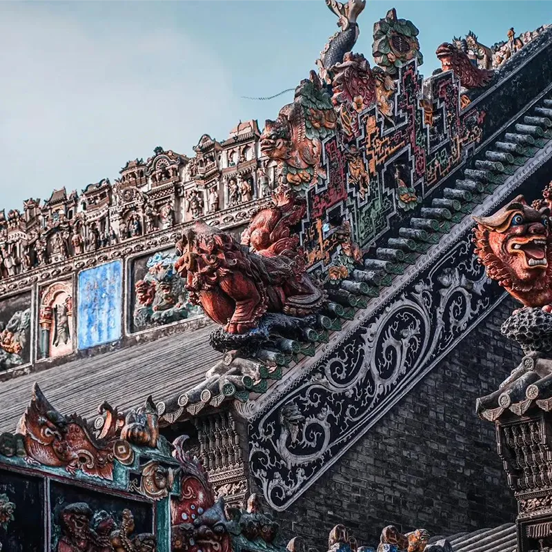 Ukiran pada garis atap Chen Clan Ancestral Hall di Guangzhou