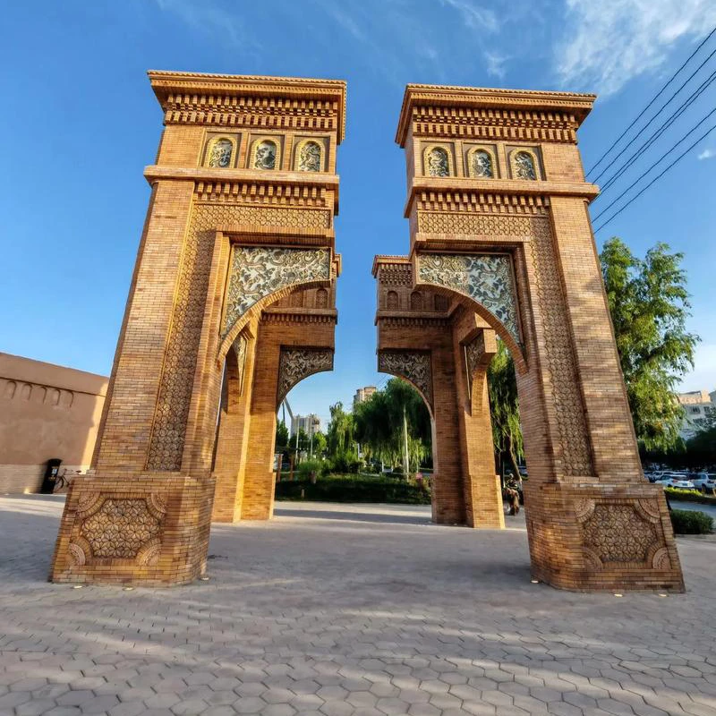 Rumah-rumah kuno Gaotai bertumpuk di atas tepi sungai di Kashgar