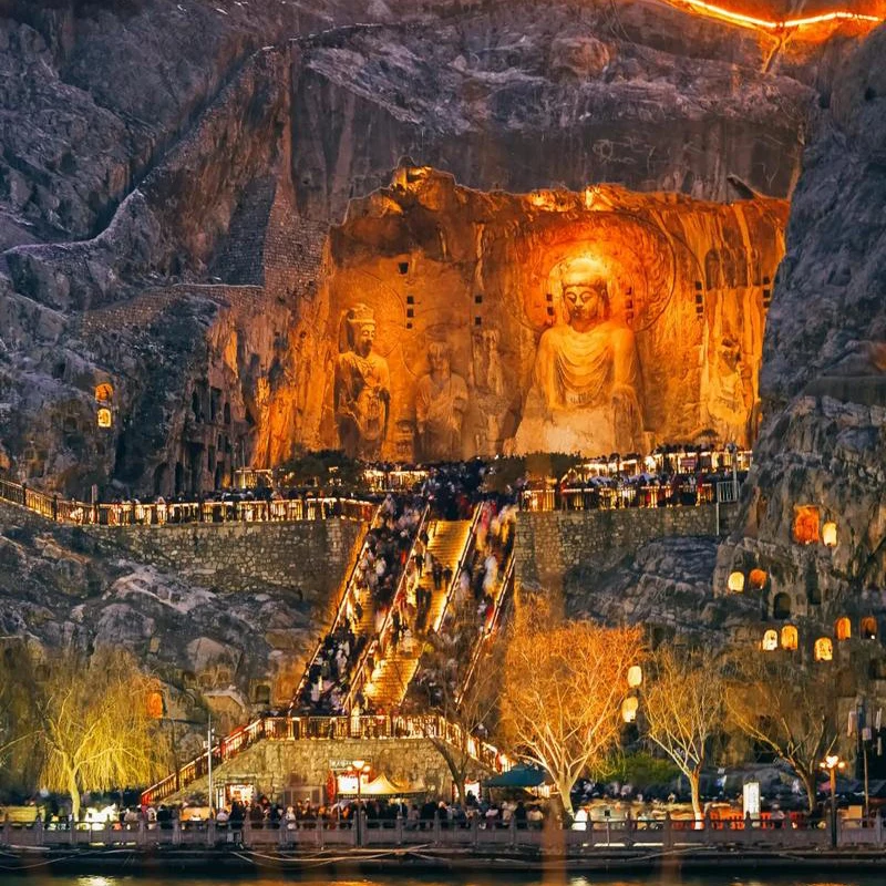 Ukiran Buddha raksasa di Gua Longmen, Luoyang