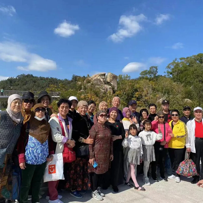Rombongan tur Muslim dalam rute tepi laut bersama HalalChinaTrips di China