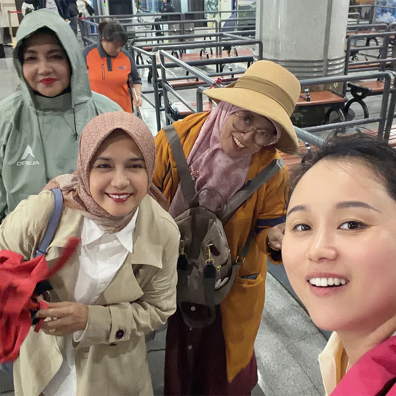 Rombongan ibu-ibu Muslim dalam tur China bersama HalalChinaTrips