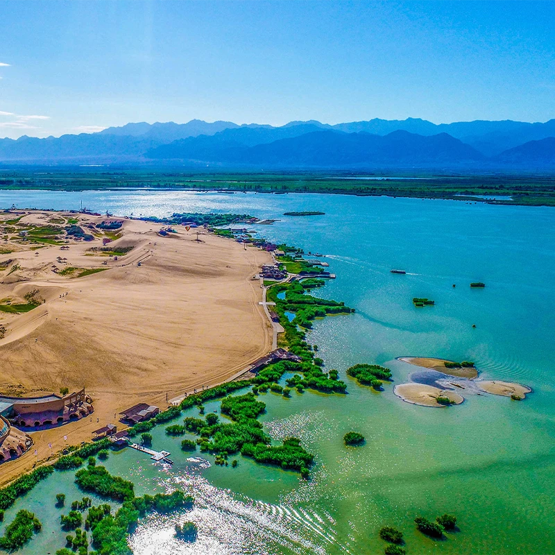 Danau Shahu tempat gumuk pasir bertemu ilalang dan air dekat Yinchuan
