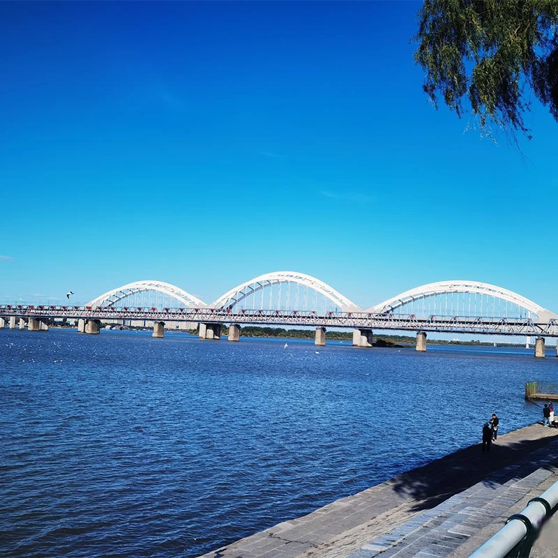 Sungai Songhua dan tepian Monumen Pengendalian Banjir di Harbin