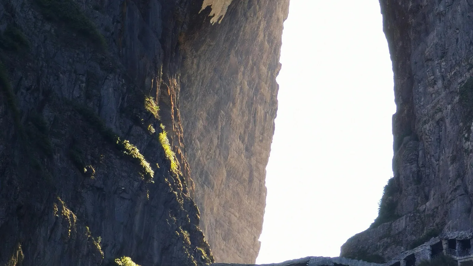 Pengaturan waktu makanan halal di Zhangjiajie di sekitar rute Heaven's Gate Gunung Tianmen