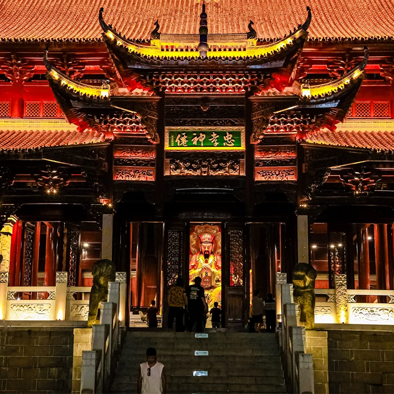 Gang-gang bercahaya lampion di kawasan bersejarah Istana Wanshou, Nanchang