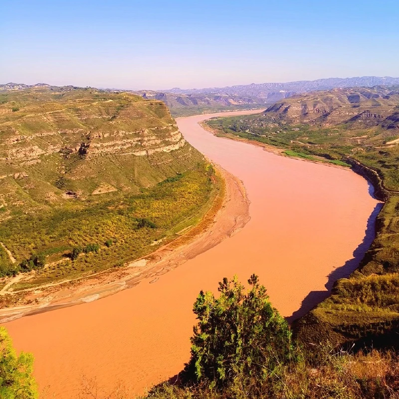 Promenade tepi air di kawasan wisata Sungai Kuning, Lanzhou