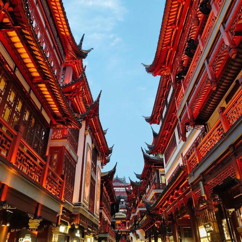 Paviliun klasik dan taman batu di Yu Garden, kawasan Kota Tua Shanghai