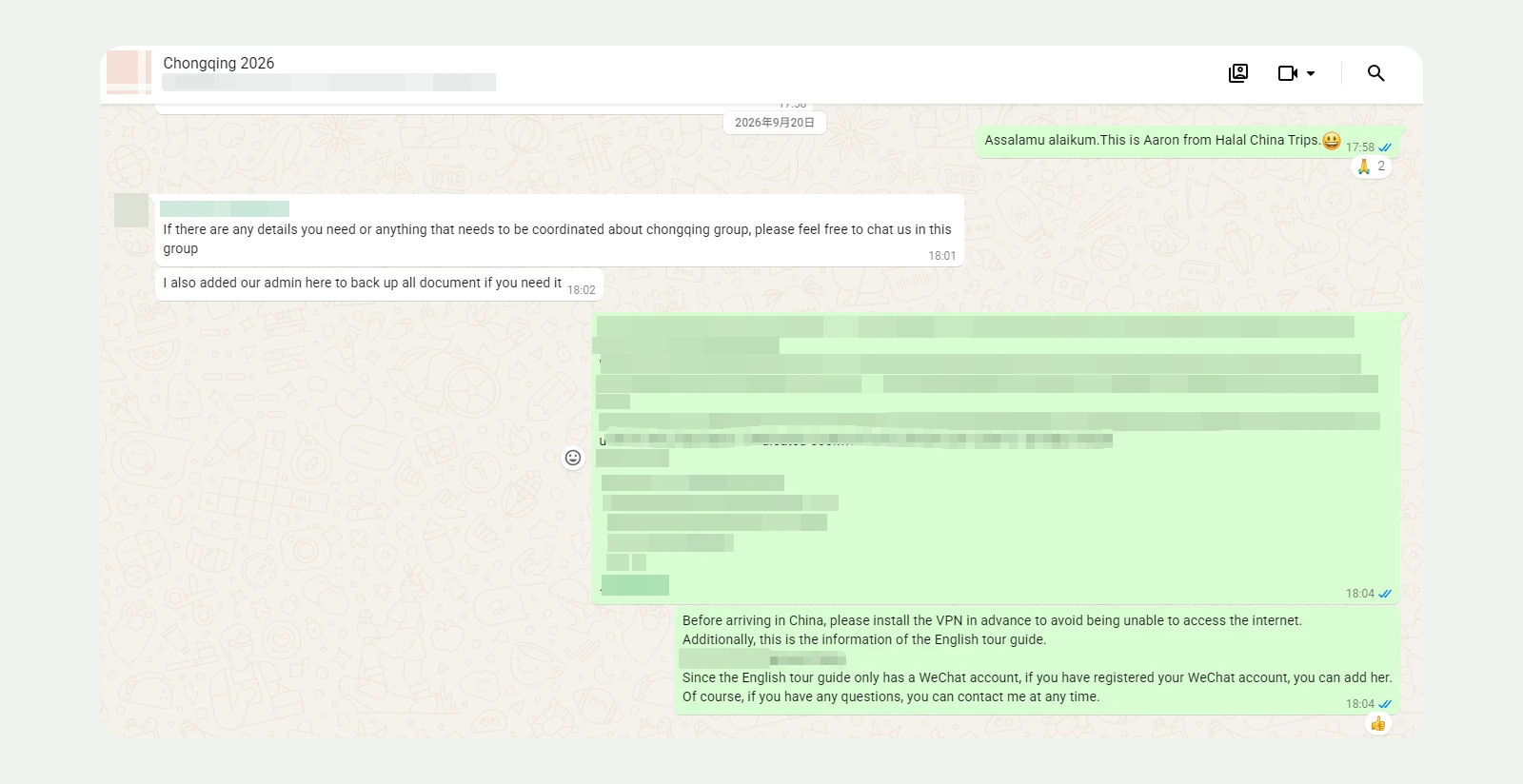Pesan WhatsApp dari HalalChinaTrips kepada rombongan yang akan ke Chongqing, menjelaskan bahwa pemandu berbahasa Inggris hanya memakai WeChat (data pribadi disamarkan)